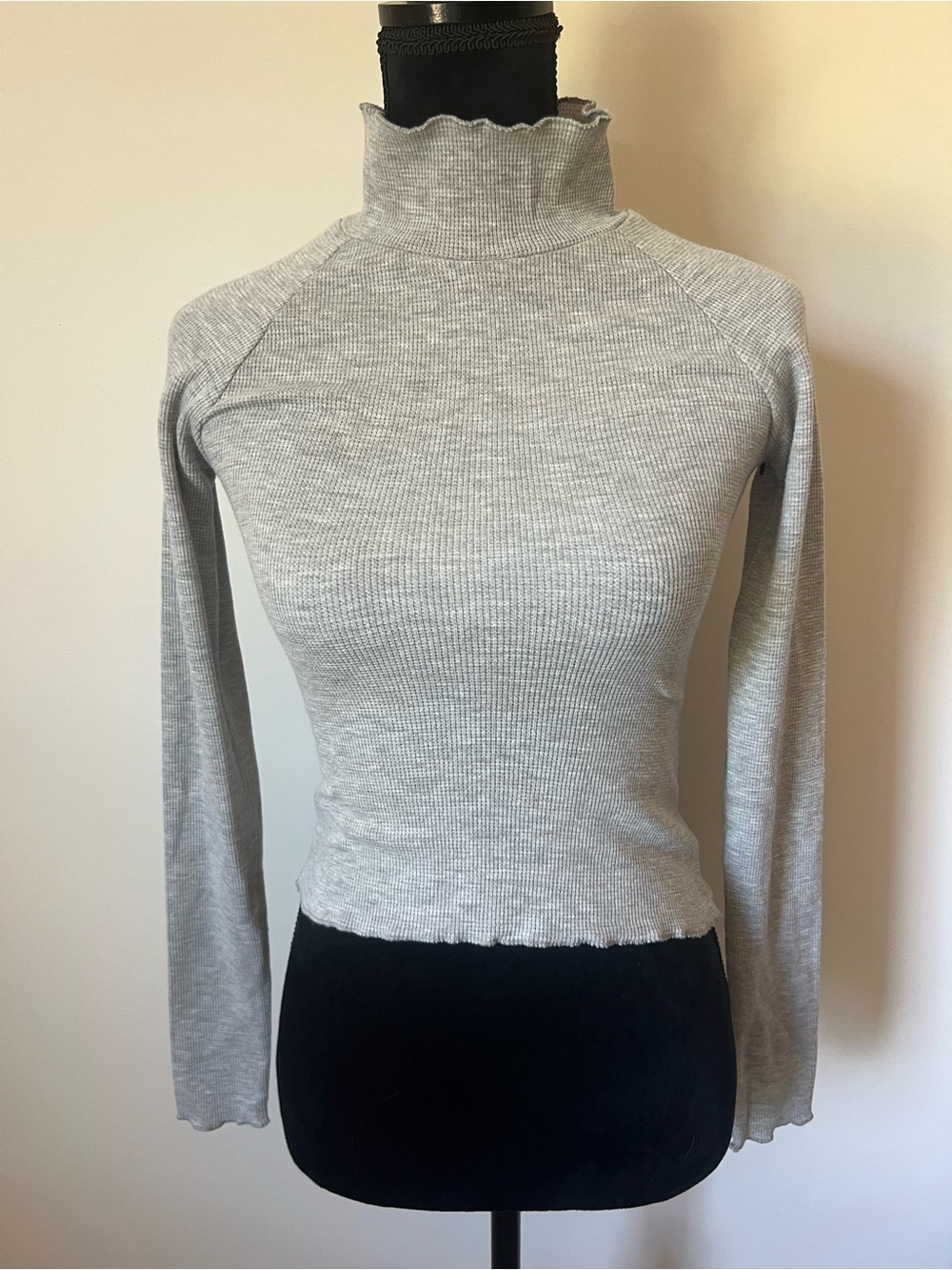 Bohme Women's Gray Mock Neck Ruffle Hem Pullover Long Sleeve Shirt XS